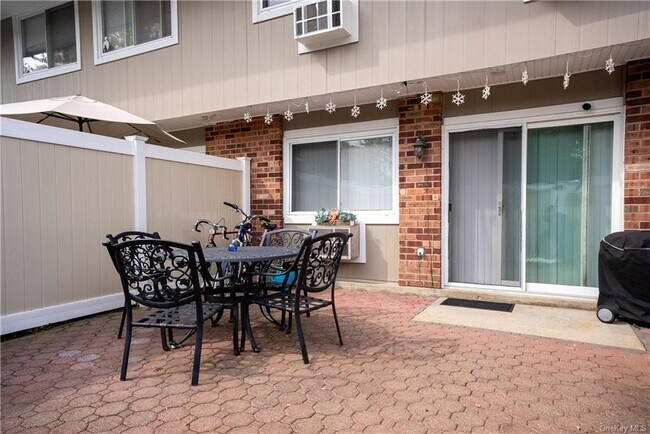 Building Photo - 204 Old Country Rd