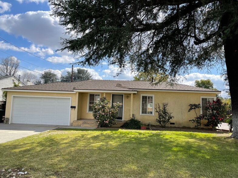 Building Photo - 10540 Daines Dr