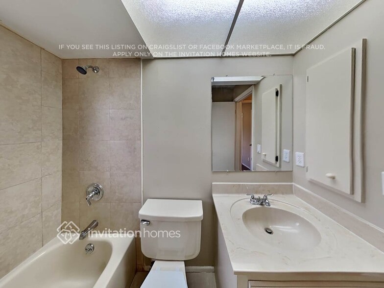 Building Photo - 1435 SE 12th St