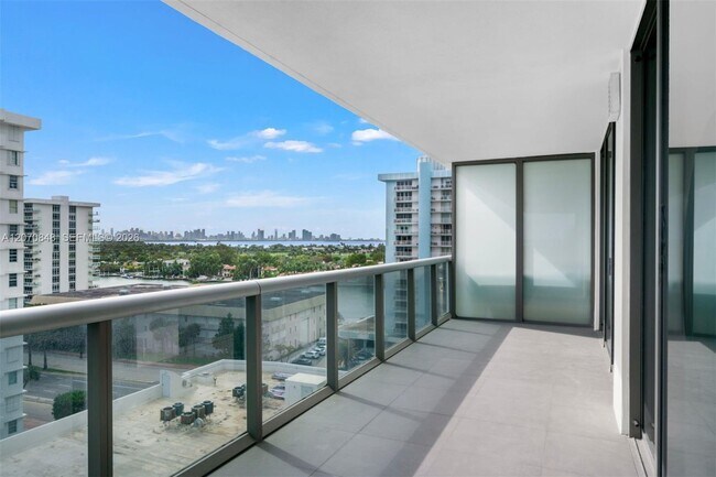 Building Photo - 5875 Collins Ave