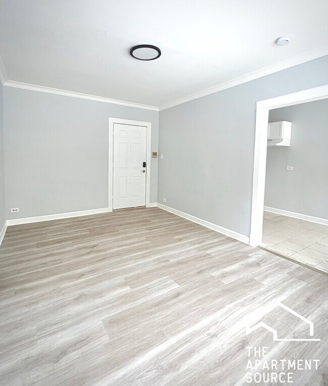 Building Photo - 6228 S Western Ave