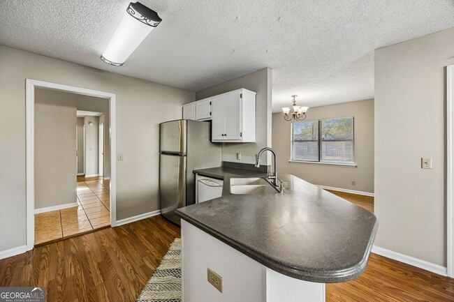 Building Photo - 132 N Woodvalley Dr
