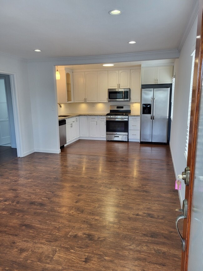Kitchen - 4119 Falcon St
