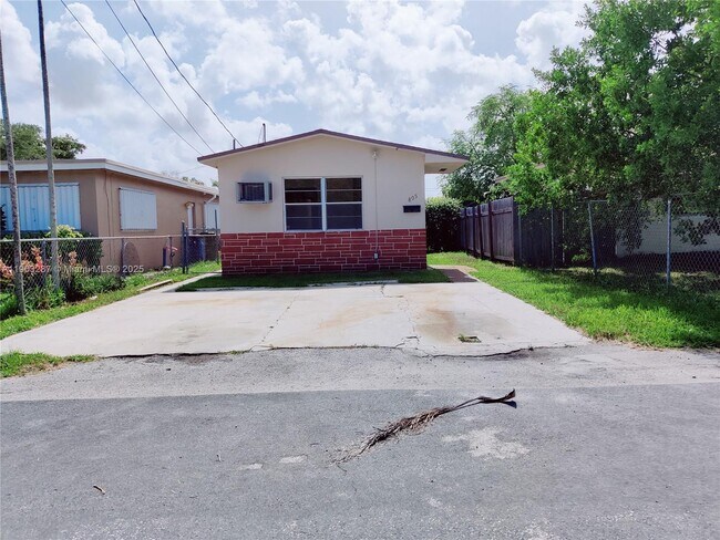 Building Photo - 805 NW 3rd Terrace