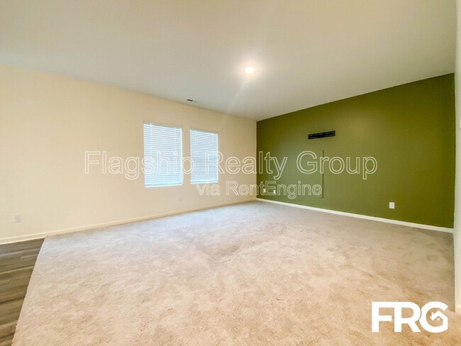 Building Photo - 300 Kenison Way