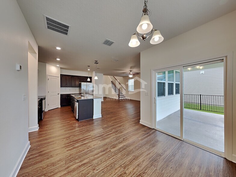 Building Photo - 430 Sandstone Dr