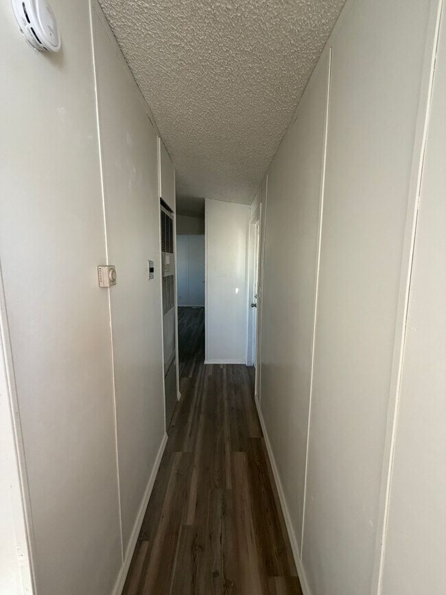 Building Photo - cute and cozy