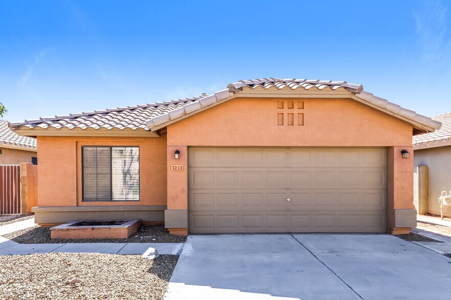 Primary Photo - 3233 E Tonopah Dr