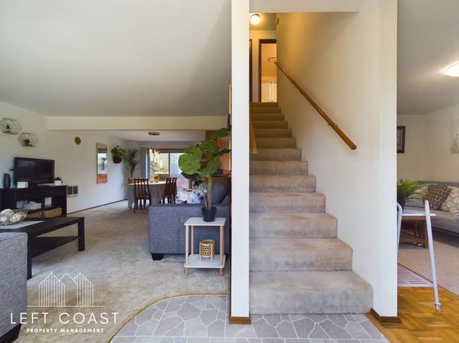 Building Photo - 890 SW 7th St