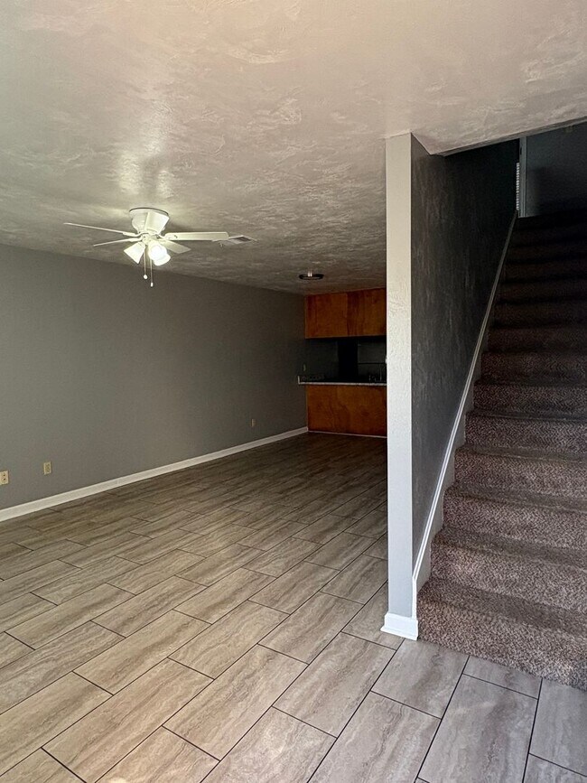 Building Photo - 2 Story Townhome on the Eastside avail NOW!