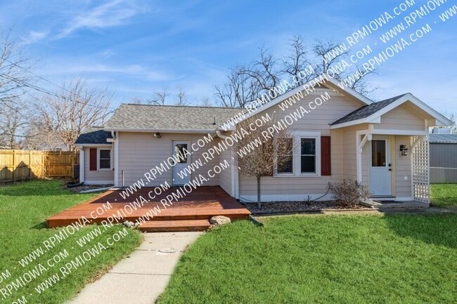 Primary Photo - CHARMING RANCH!! 2 Bed, 1 Bath Home in Urb...