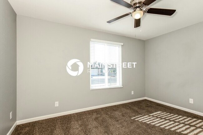 Building Photo - 3 Bedroom Pet-Friendly Home in Phoenix, AZ with Main Street Renewal