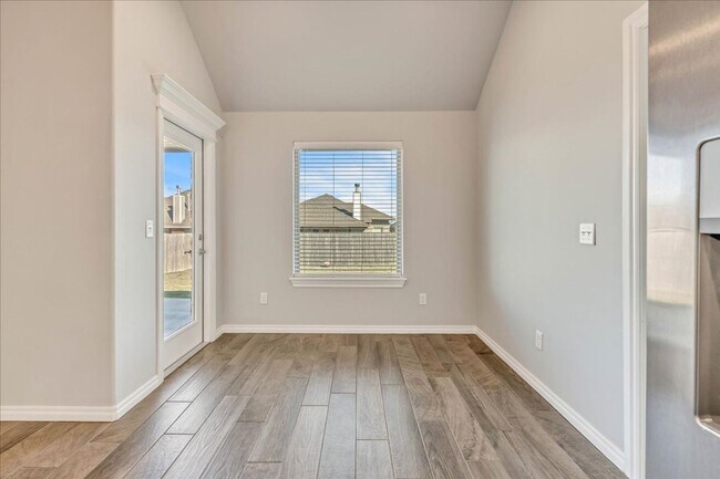 Building Photo - Nearly New Yukon Schools