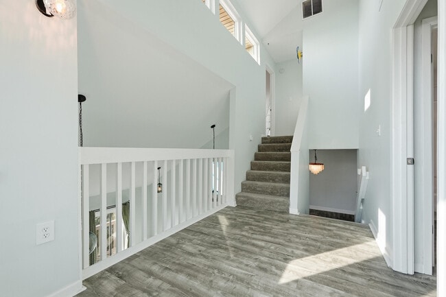 Building Photo - 7 Marina Cove Dr