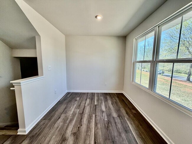 Building Photo - 828 Renee Ave