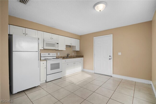 Building Photo - 5539 Tenth Ave