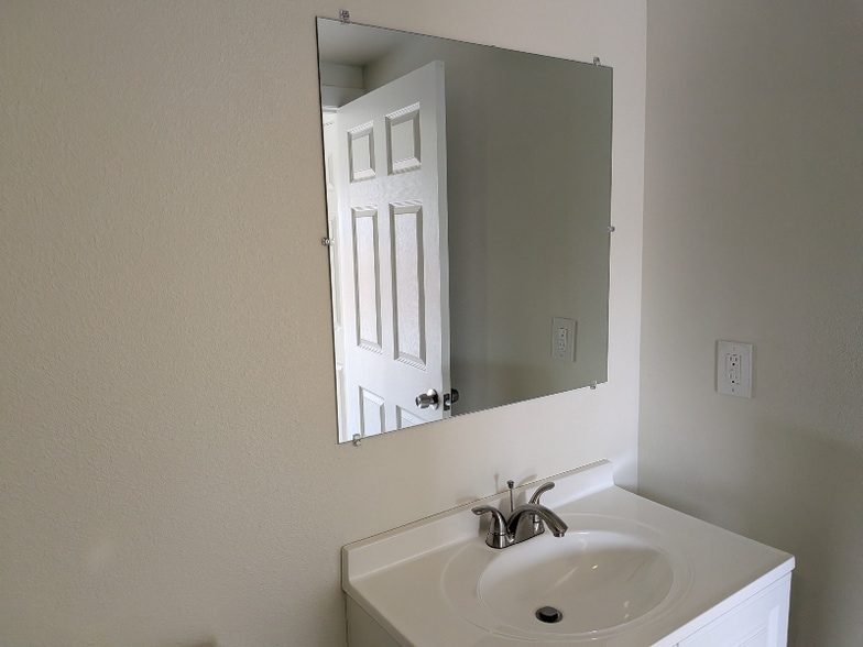 Building Photo - 6164 Ibbetson Ave