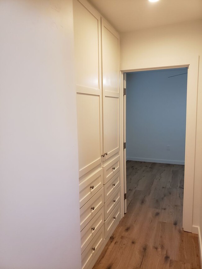 Building Photo - Beautiful Duplex Home near UC Davis Medical Center