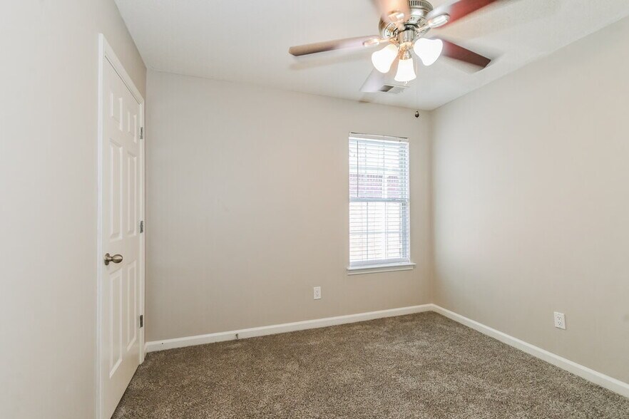 Building Photo - 9882 Wynngate Dr