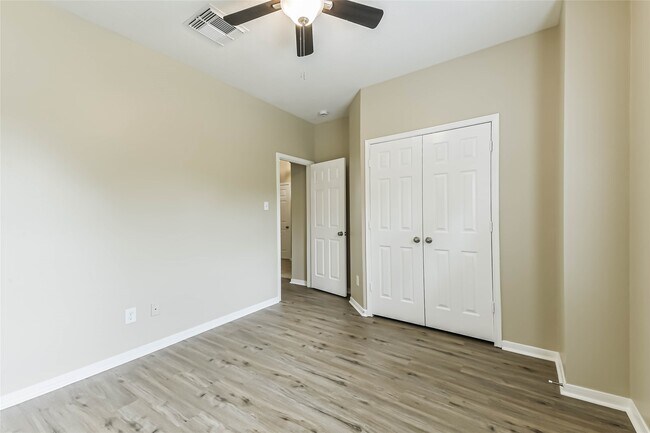 Building Photo - 10542 Oleander Point Dr