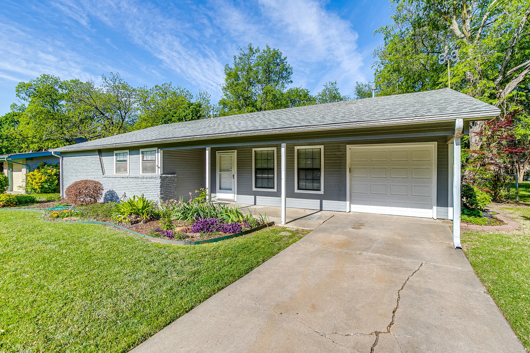 Building Photo - 1104 Sproles Dr