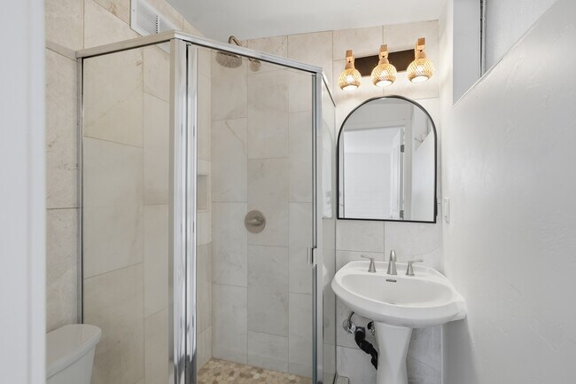 Building Photo - 6814 E Koralee St