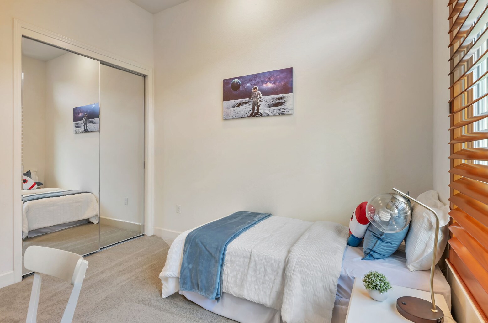 Building Photo - 5211 S Esprit Loop