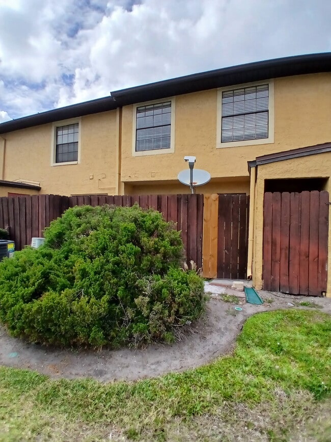 Building Photo - 7454 Wynnewood Square