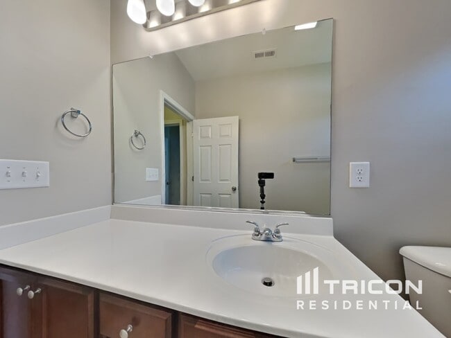 Building Photo - 115 Still Water Cir