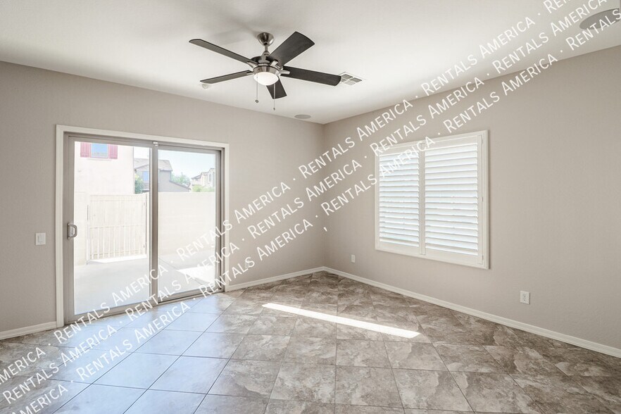 Building Photo - 3625 E Zachary Dr