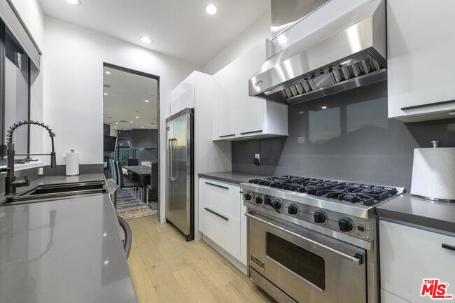 Building Photo - 2271 Gloaming Way