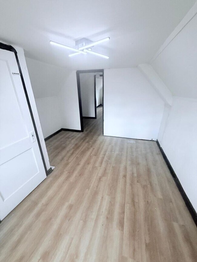 Building Photo - 2791 E 127th St