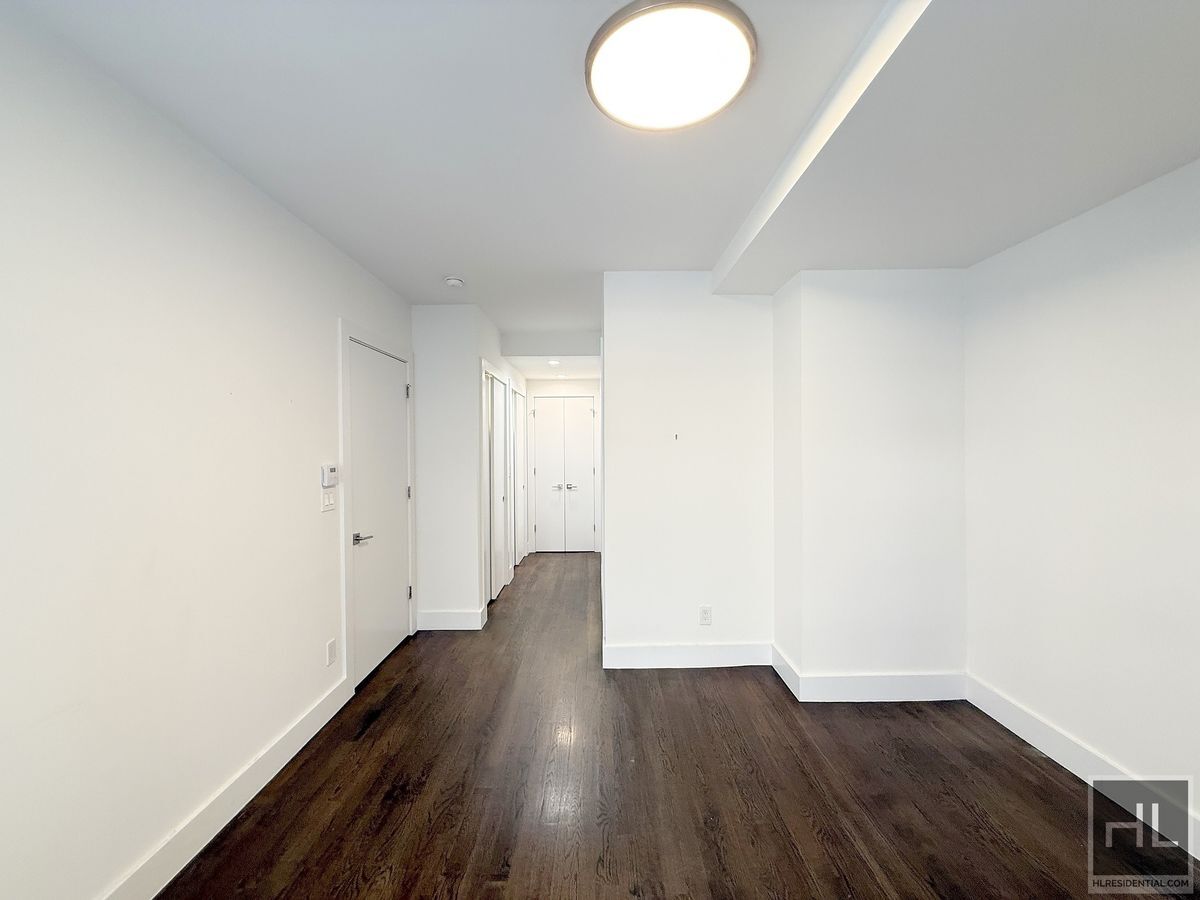 Building Photo - RENT STABILIZE  1 BED 2BATH with washer and dryer - WEST END AVENUE