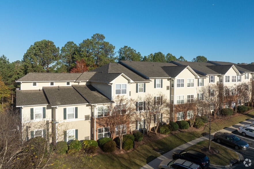 Building Photo - Lakeside Gardens