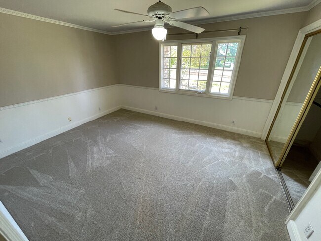 Building Photo - 19077 Oriente Dr