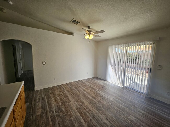 Building Photo - 3 Bedroom Home in Bullhead City