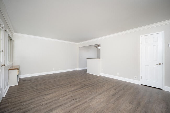 Palms B-7 living2 - Palms at the Pruneyard