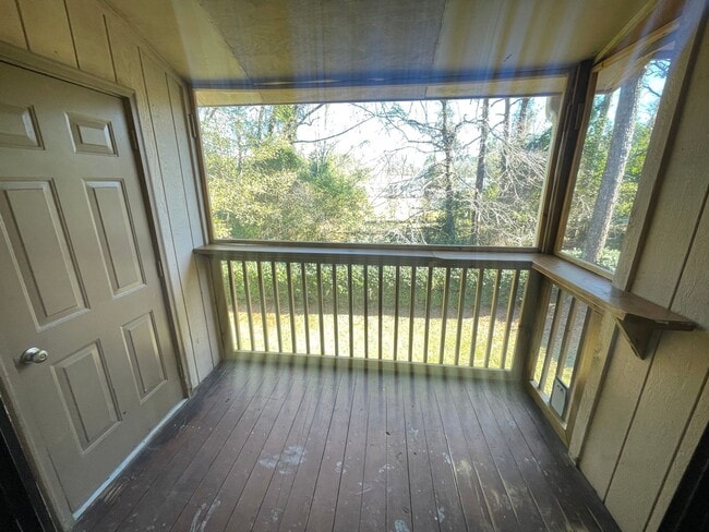 Building Photo - 2 Bedroom Condo