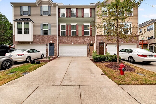 Building Photo - Spacious 4-Functional Bedroom Townhome Near RTP & Brier Creek