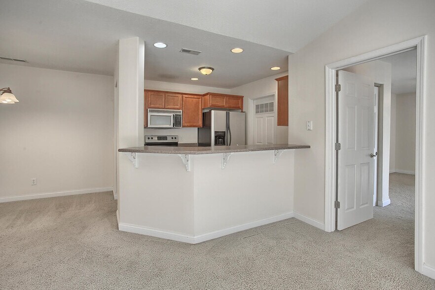 Bar Seating - 703 N Prairie View Rd