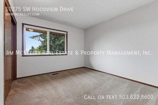 Building Photo - 10275 SW Hoodview Dr