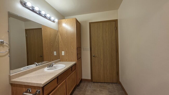 Building Photo - Charming 2 Bedroom  in the Heart of Black ...