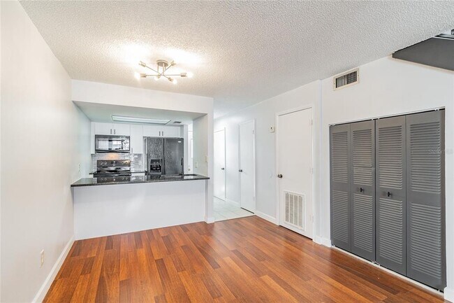 Building Photo - 4907 W McElroy Ave