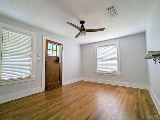 Building Photo - 1124 E Bobe St