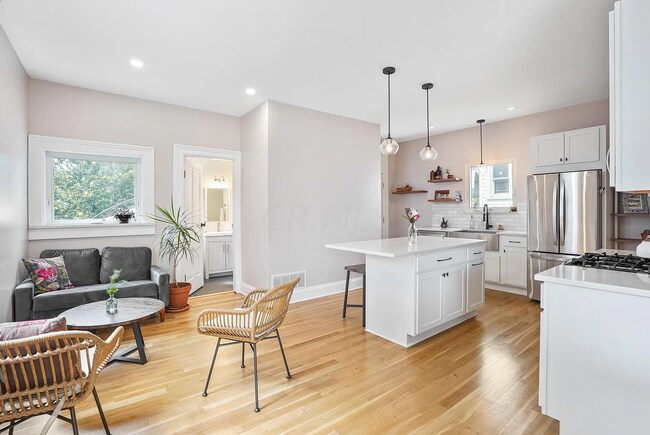 Building Photo - 329 E Jenkins Ave