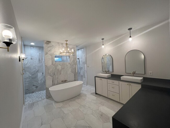 Building Photo - Woodlawn Estates