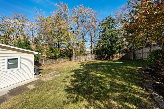 Building Photo - Amazing Anacostia 3 Bedroom with Parking I...