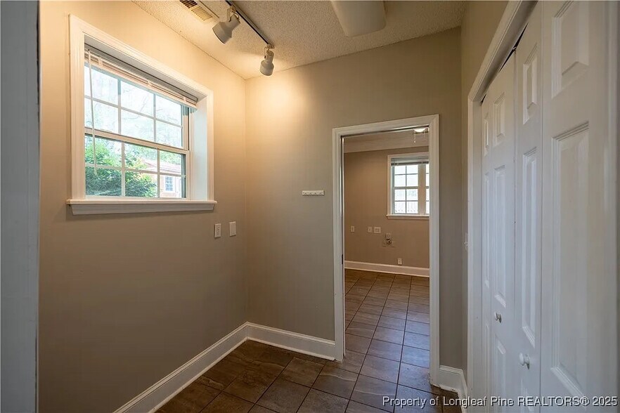 Building Photo - Room in House on Feldspar Way