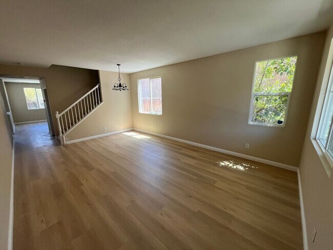 Building Photo - 31656 Rosales Ave
