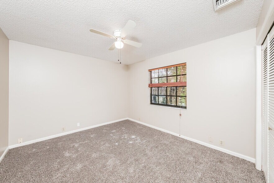 Building Photo - 14096 Greentree Dr